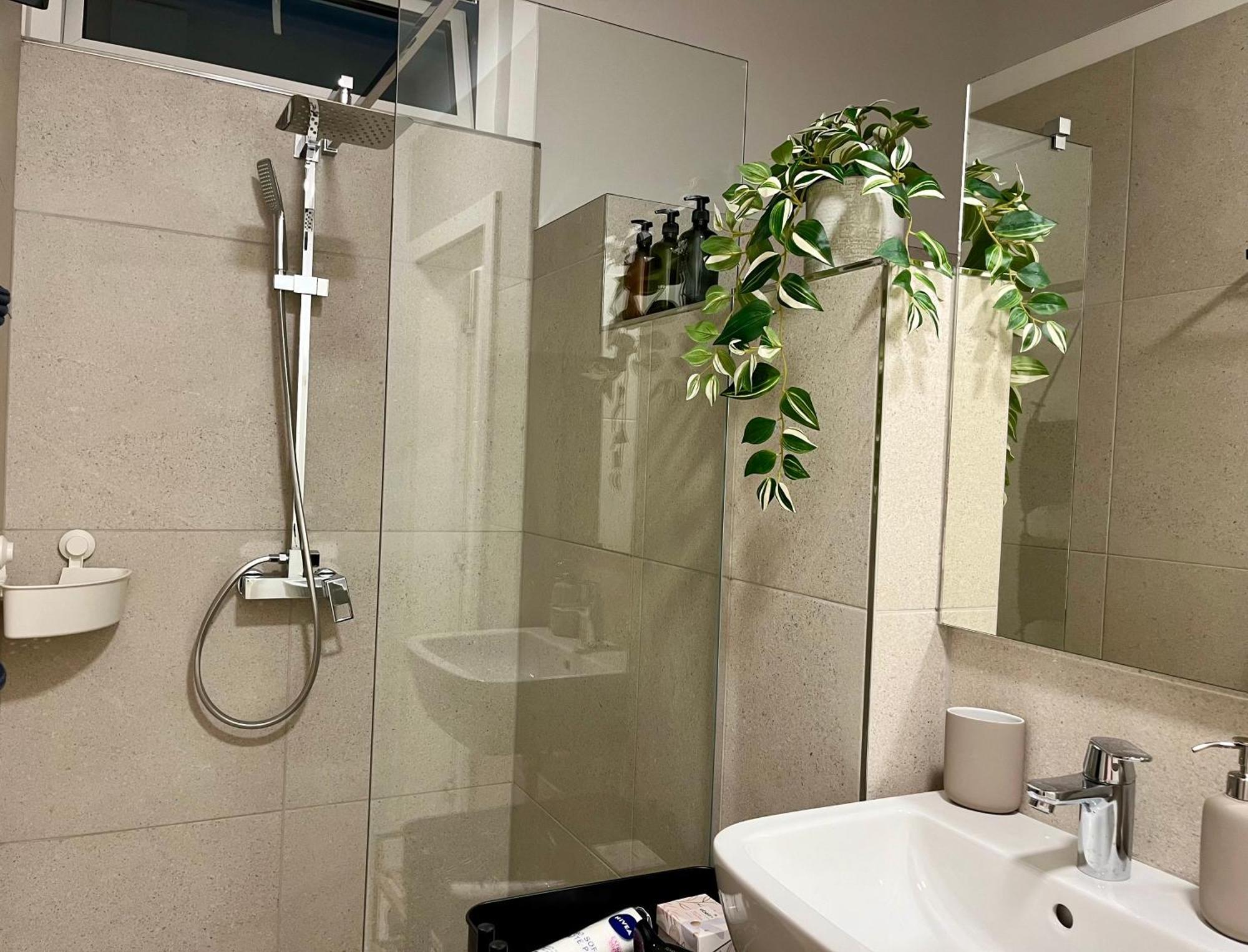 Crystal City Apartment Self-Check-In Любляна Екстер'єр фото