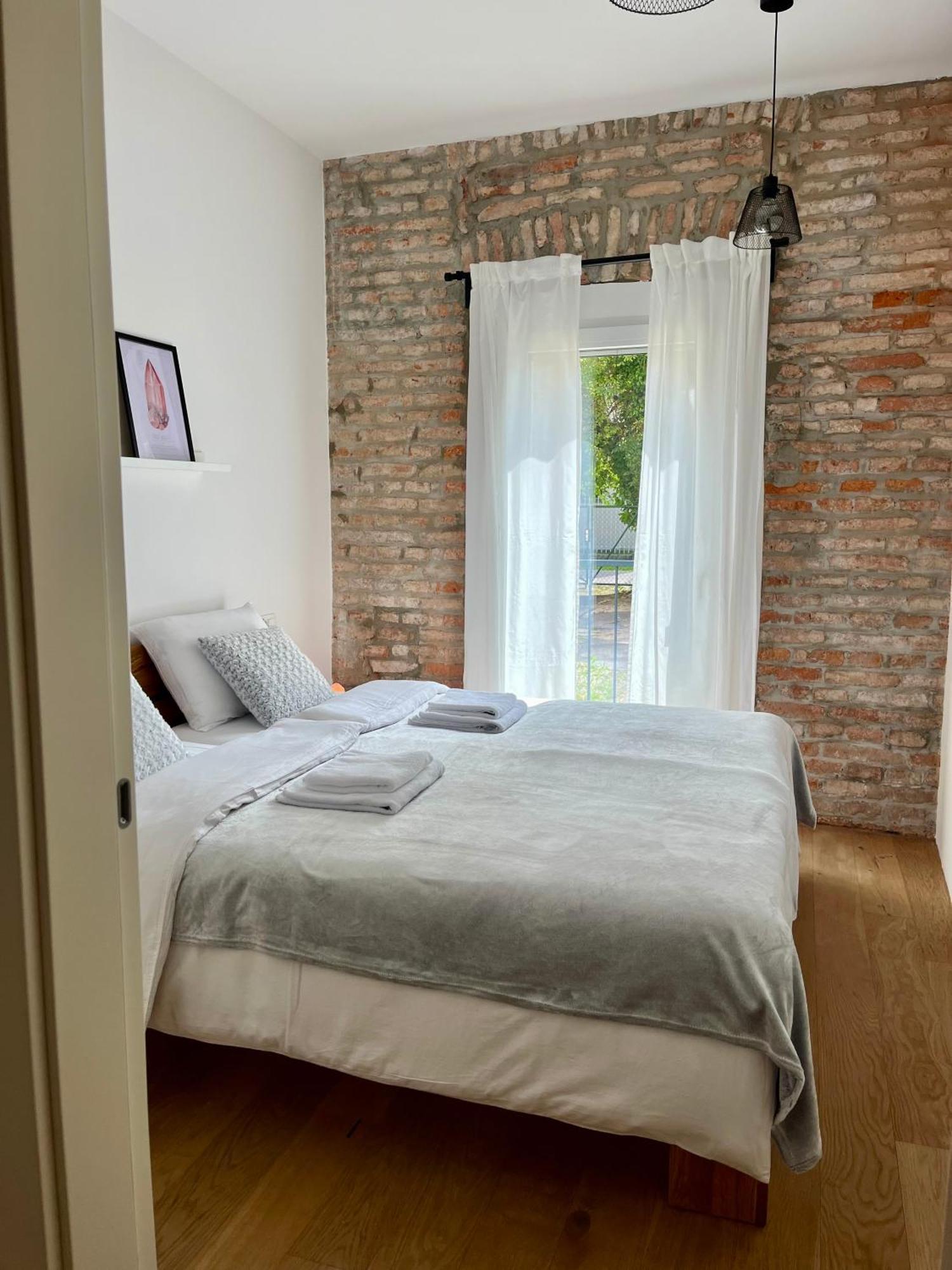 Crystal City Apartment Self-Check-In Любляна Екстер'єр фото